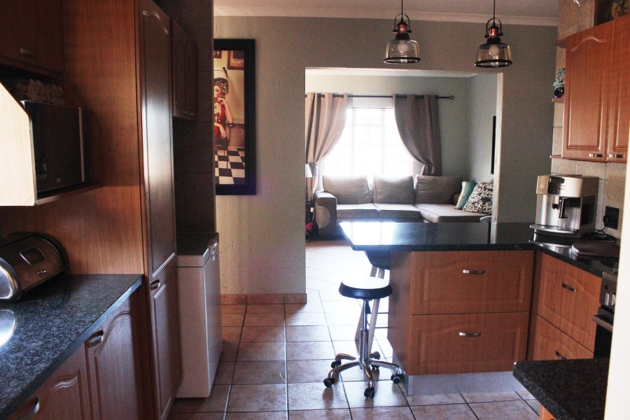 3 Bedroom Property for Sale in Glen Marais Gauteng