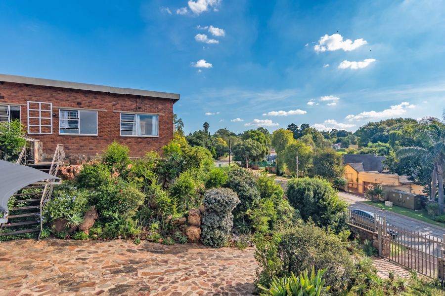 4 Bedroom Property for Sale in Helderkruin Gauteng