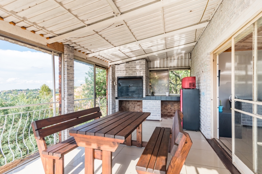 4 Bedroom Property for Sale in Helderkruin Gauteng