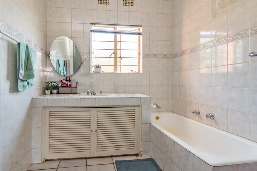 4 Bedroom Property for Sale in Helderkruin Gauteng