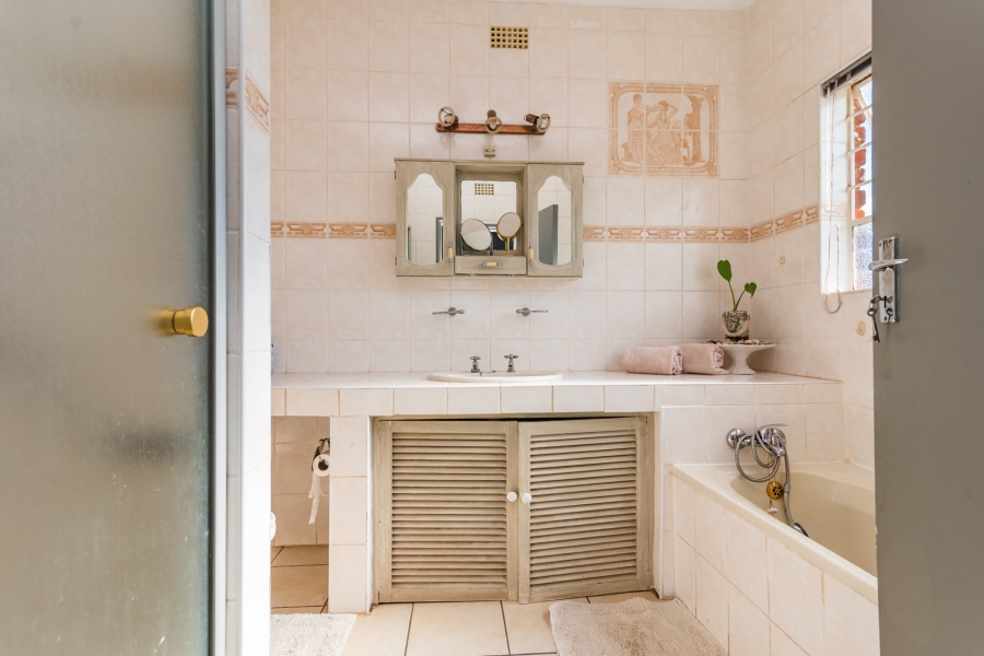 4 Bedroom Property for Sale in Helderkruin Gauteng