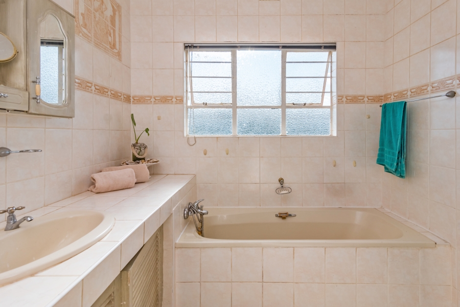 4 Bedroom Property for Sale in Helderkruin Gauteng