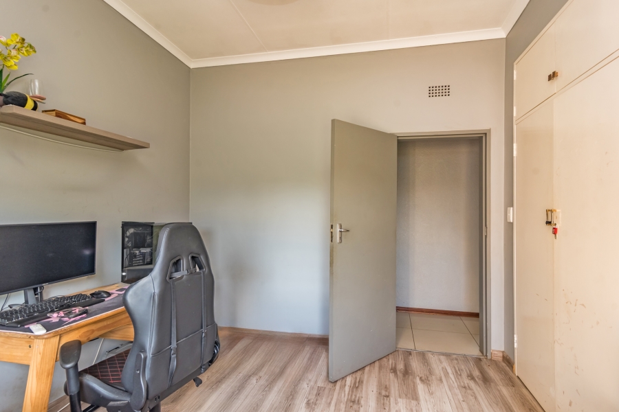 4 Bedroom Property for Sale in Helderkruin Gauteng