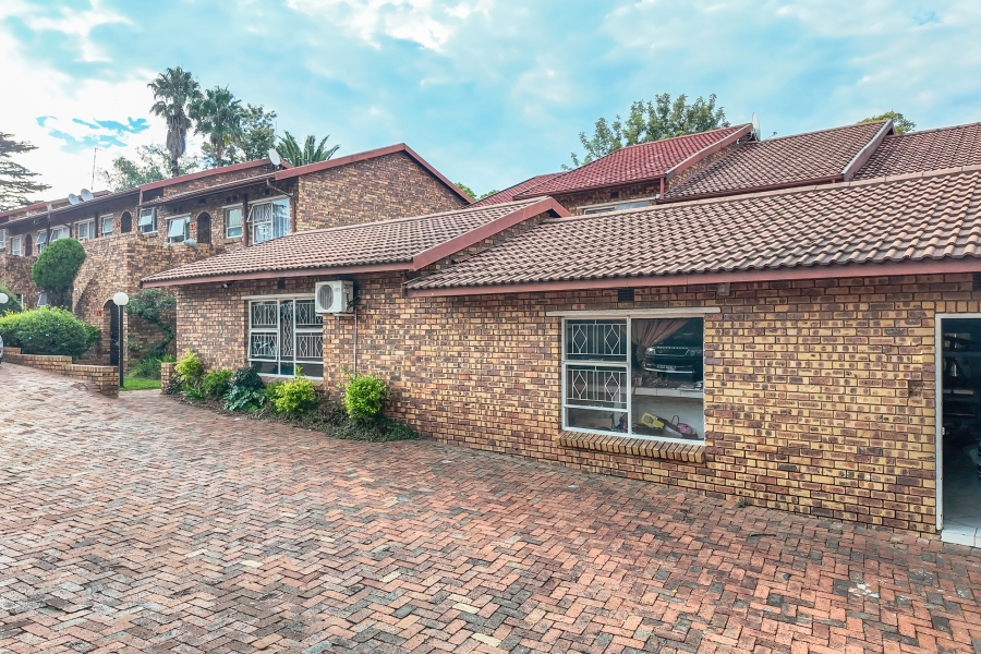 3 Bedroom Property for Sale in Buccleuch Gauteng