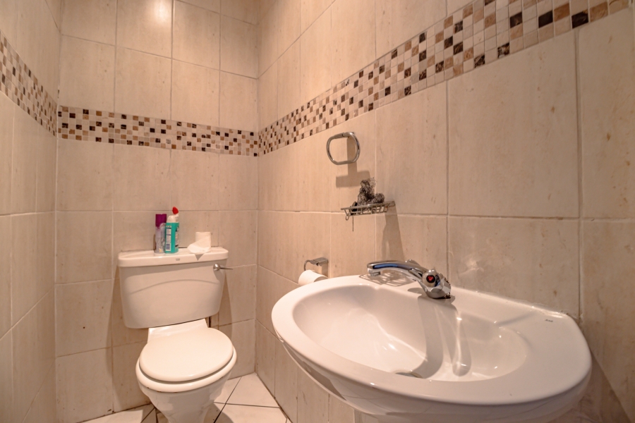 3 Bedroom Property for Sale in Buccleuch Gauteng