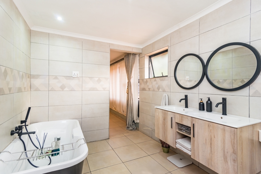 3 Bedroom Property for Sale in Noordheuwel Gauteng