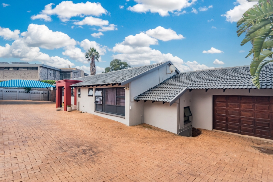 3 Bedroom Property for Sale in Noordheuwel Gauteng