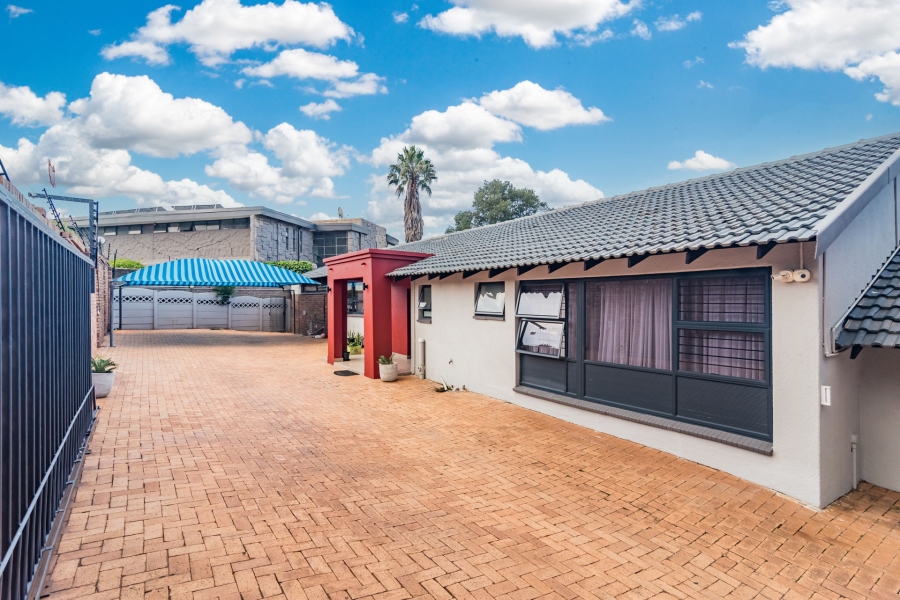 3 Bedroom Property for Sale in Noordheuwel Gauteng