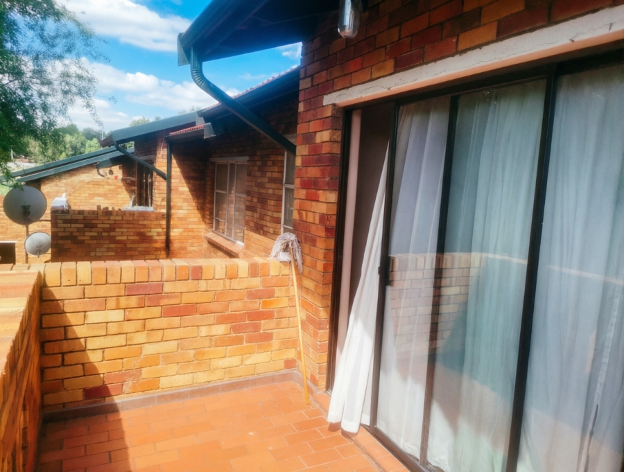 2 Bedroom Property for Sale in Buccleuch Gauteng