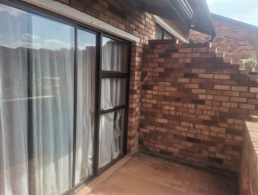 2 Bedroom Property for Sale in Buccleuch Gauteng