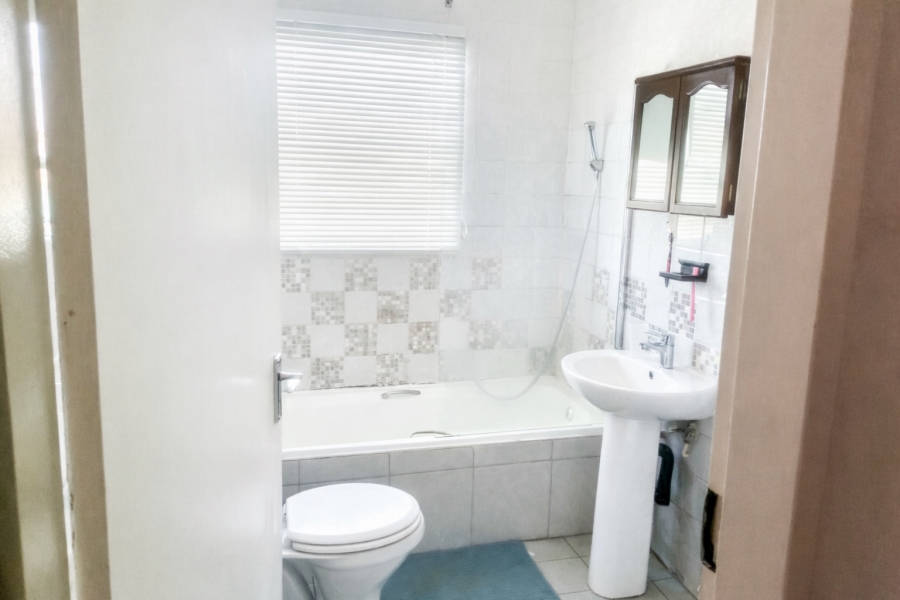 2 Bedroom Property for Sale in Buccleuch Gauteng