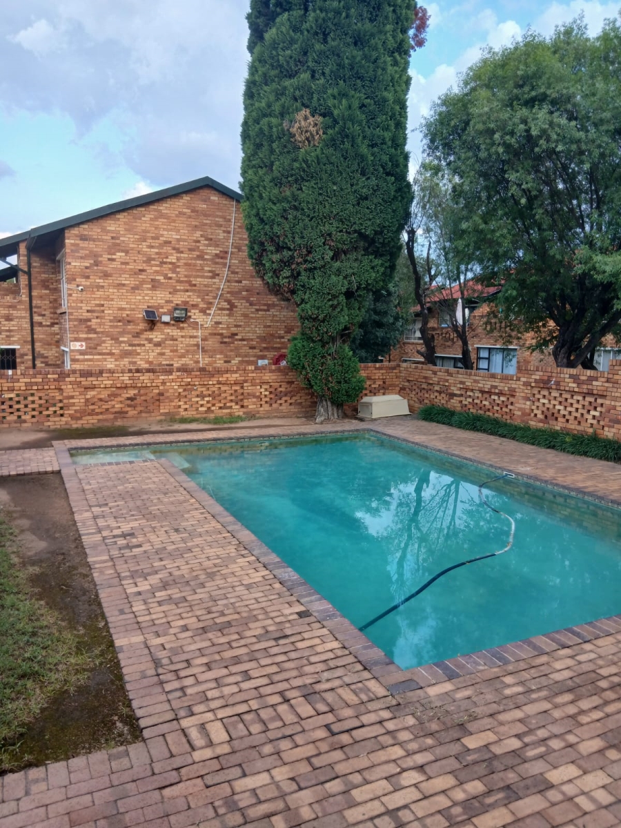 2 Bedroom Property for Sale in Buccleuch Gauteng