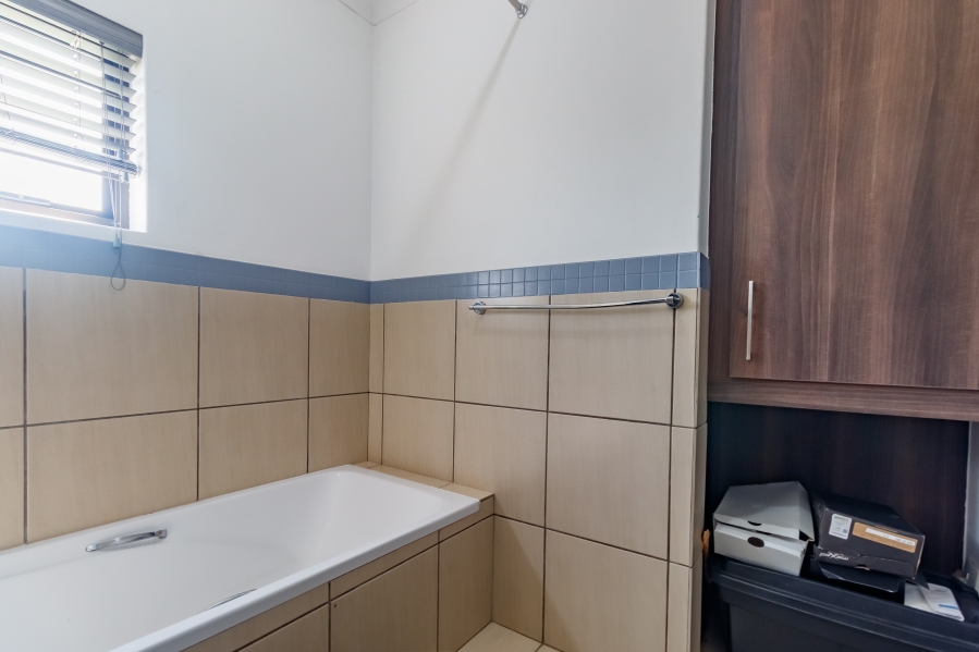 2 Bedroom Property for Sale in Barbeque Downs Gauteng