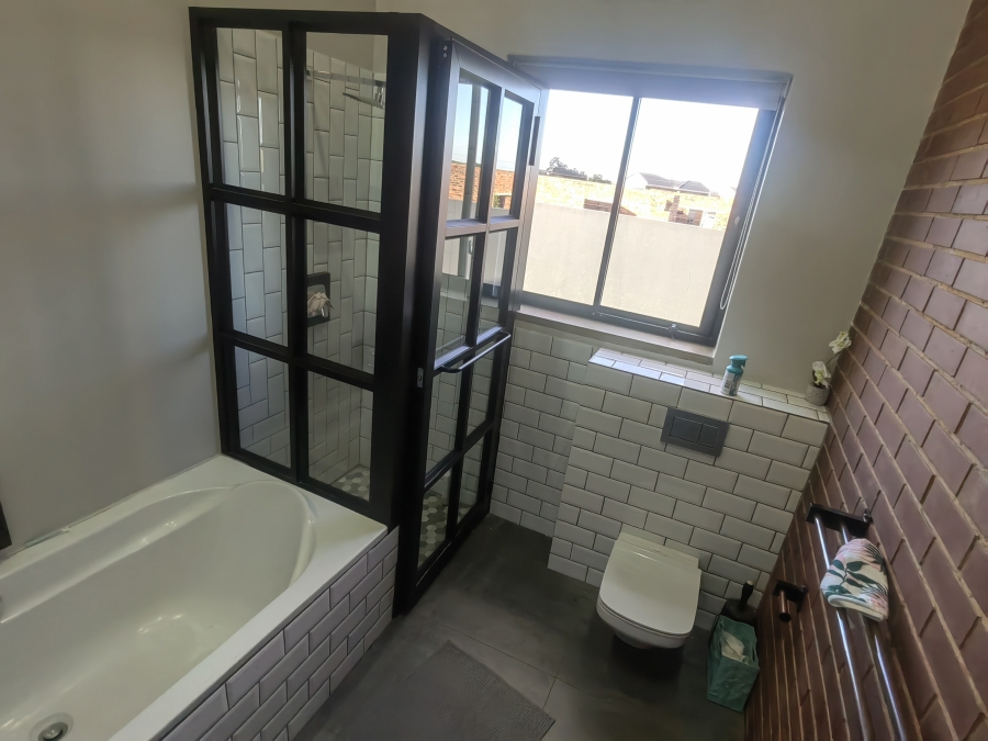 4 Bedroom Property for Sale in Overkruin Gauteng