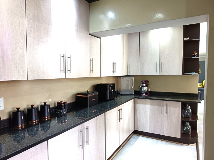 3 Bedroom Property for Sale in Kenleaf Gauteng