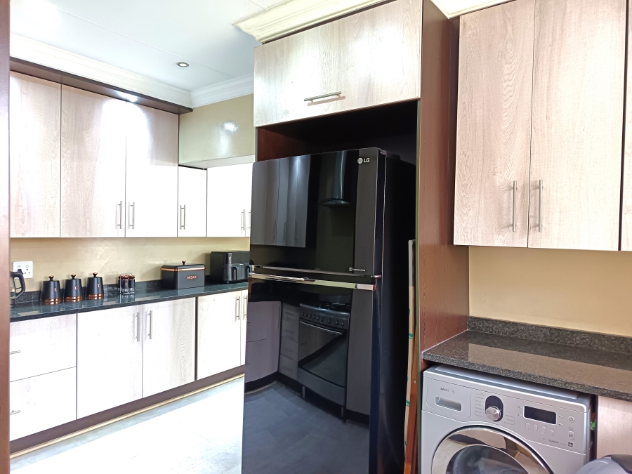 3 Bedroom Property for Sale in Kenleaf Gauteng