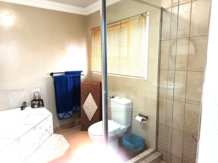 3 Bedroom Property for Sale in Kenleaf Gauteng