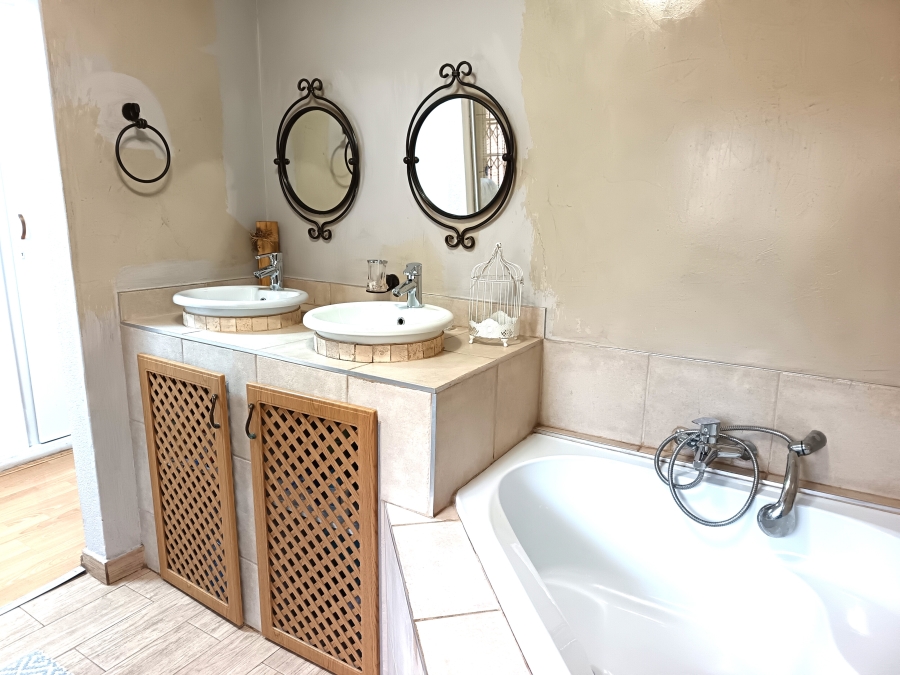 3 Bedroom Property for Sale in Kenleaf Gauteng