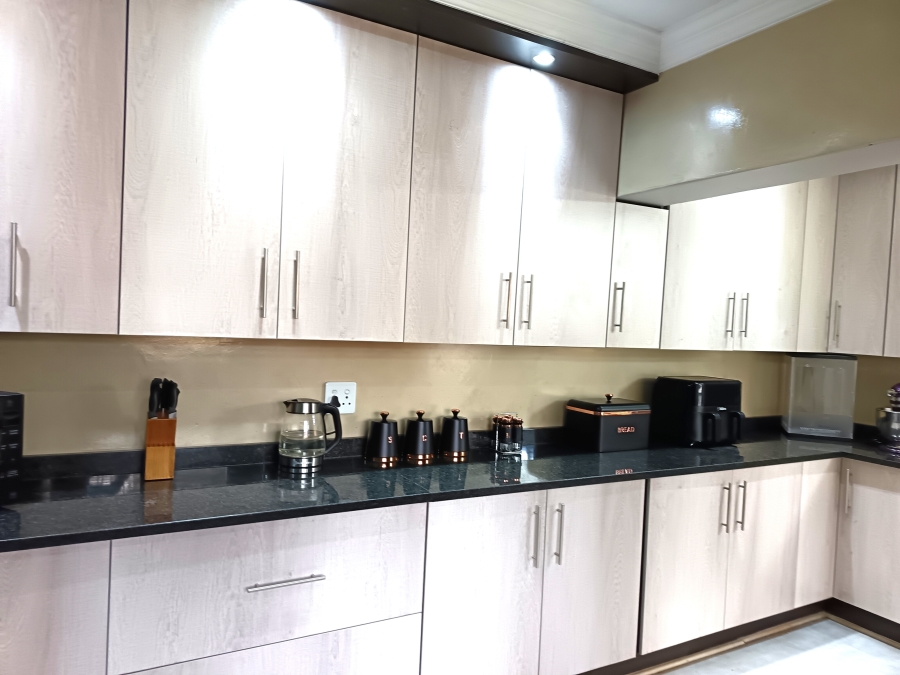 3 Bedroom Property for Sale in Kenleaf Gauteng