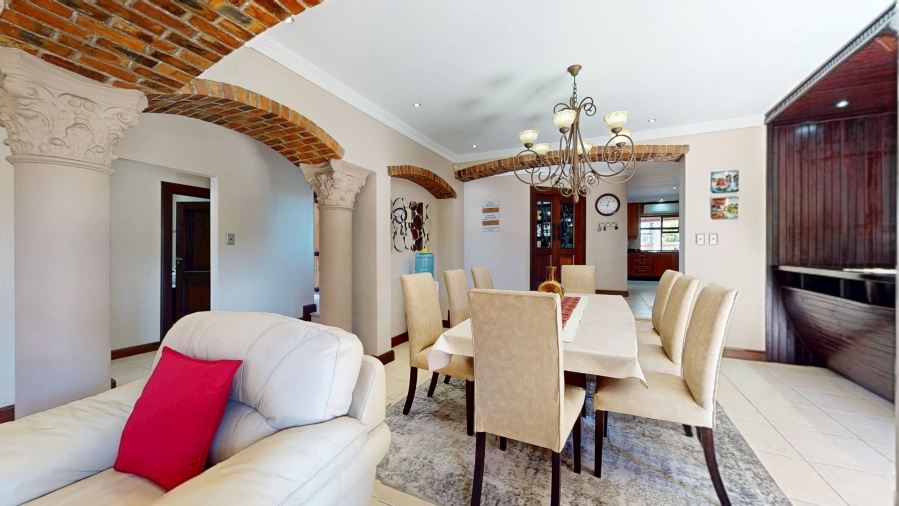 5 Bedroom Property for Sale in Beyers Park Gauteng