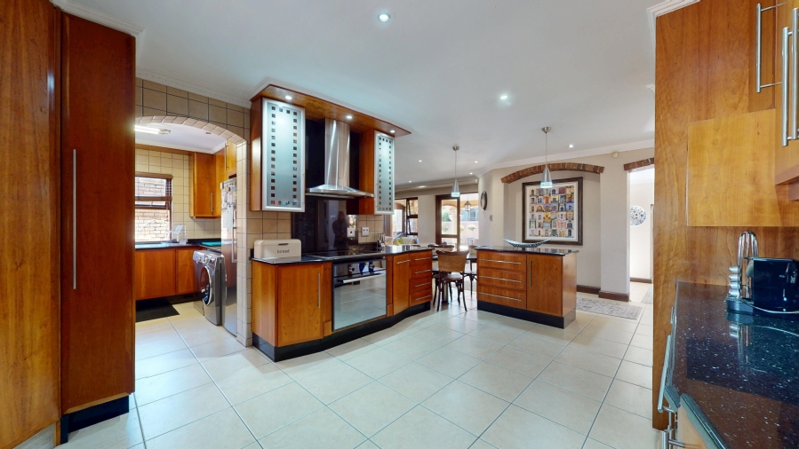 5 Bedroom Property for Sale in Beyers Park Gauteng