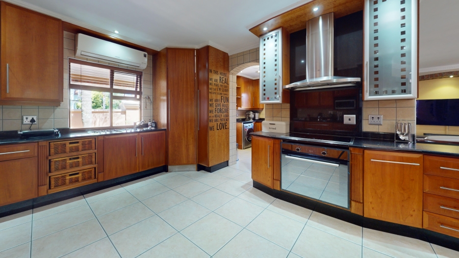 5 Bedroom Property for Sale in Beyers Park Gauteng