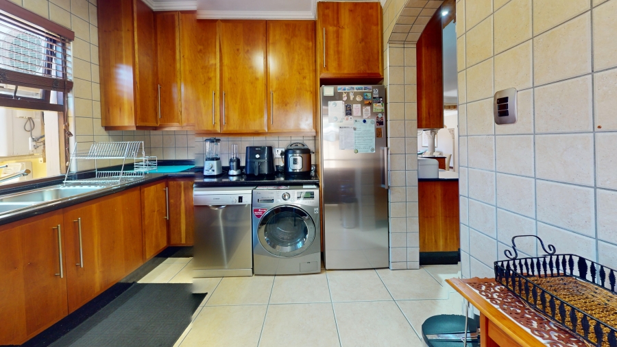 5 Bedroom Property for Sale in Beyers Park Gauteng