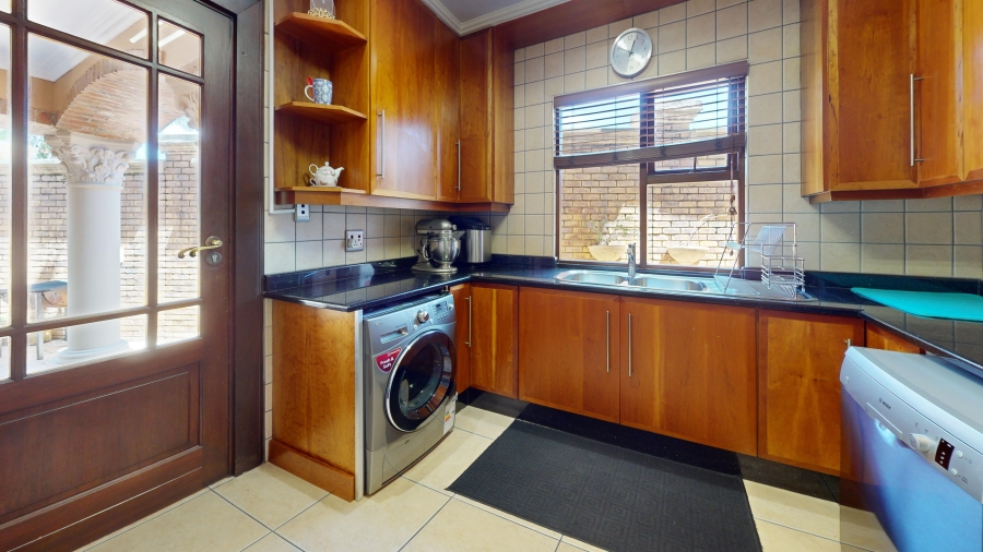 5 Bedroom Property for Sale in Beyers Park Gauteng