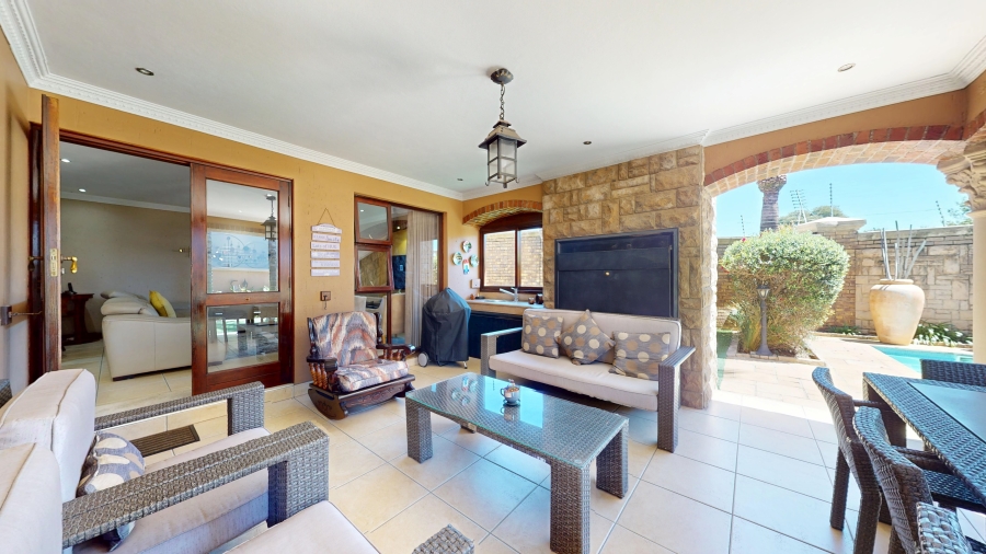 5 Bedroom Property for Sale in Beyers Park Gauteng
