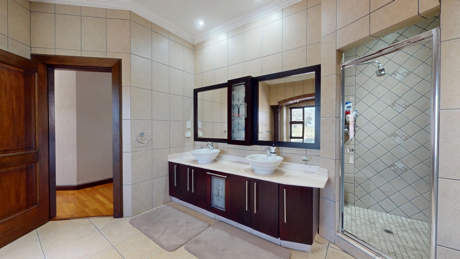 5 Bedroom Property for Sale in Beyers Park Gauteng