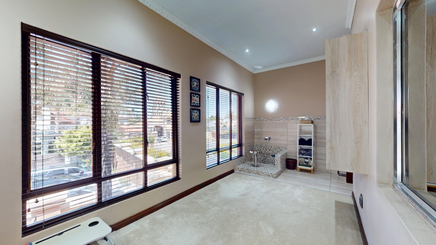 5 Bedroom Property for Sale in Beyers Park Gauteng