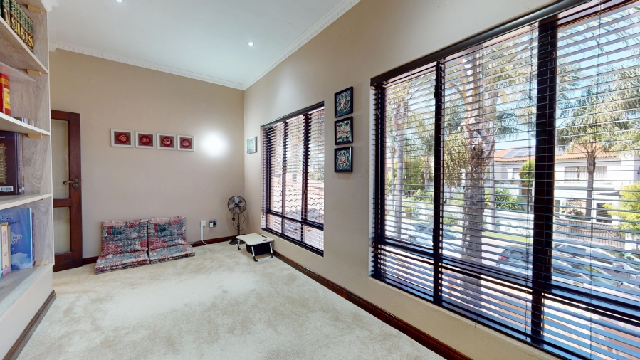 5 Bedroom Property for Sale in Beyers Park Gauteng