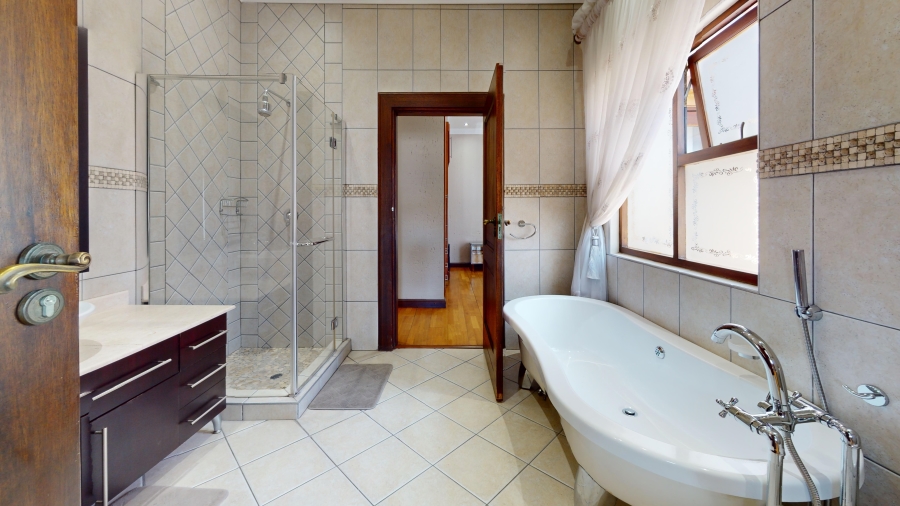 5 Bedroom Property for Sale in Beyers Park Gauteng