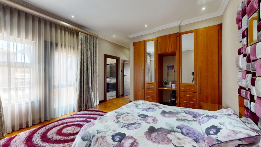 5 Bedroom Property for Sale in Beyers Park Gauteng