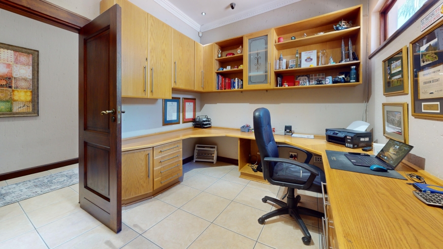 5 Bedroom Property for Sale in Beyers Park Gauteng