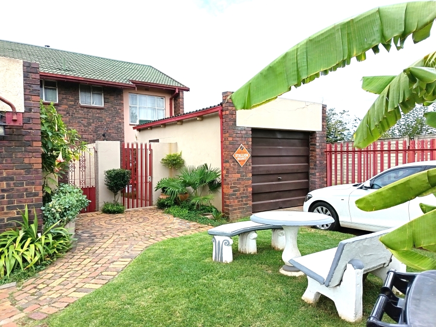 2 Bedroom Property for Sale in East Geduld Gauteng