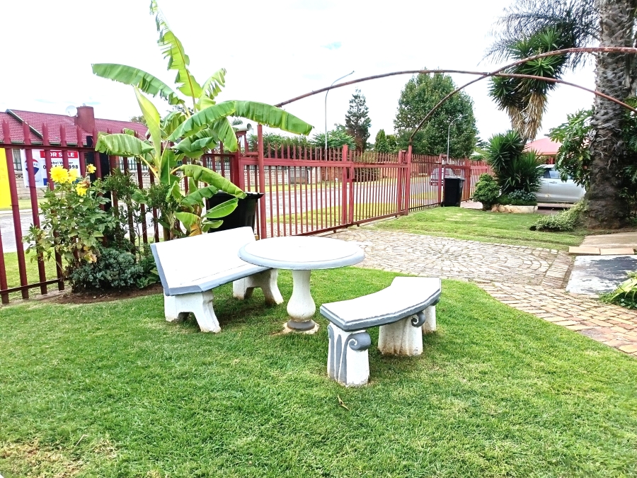 2 Bedroom Property for Sale in East Geduld Gauteng