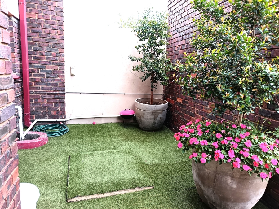 2 Bedroom Property for Sale in East Geduld Gauteng