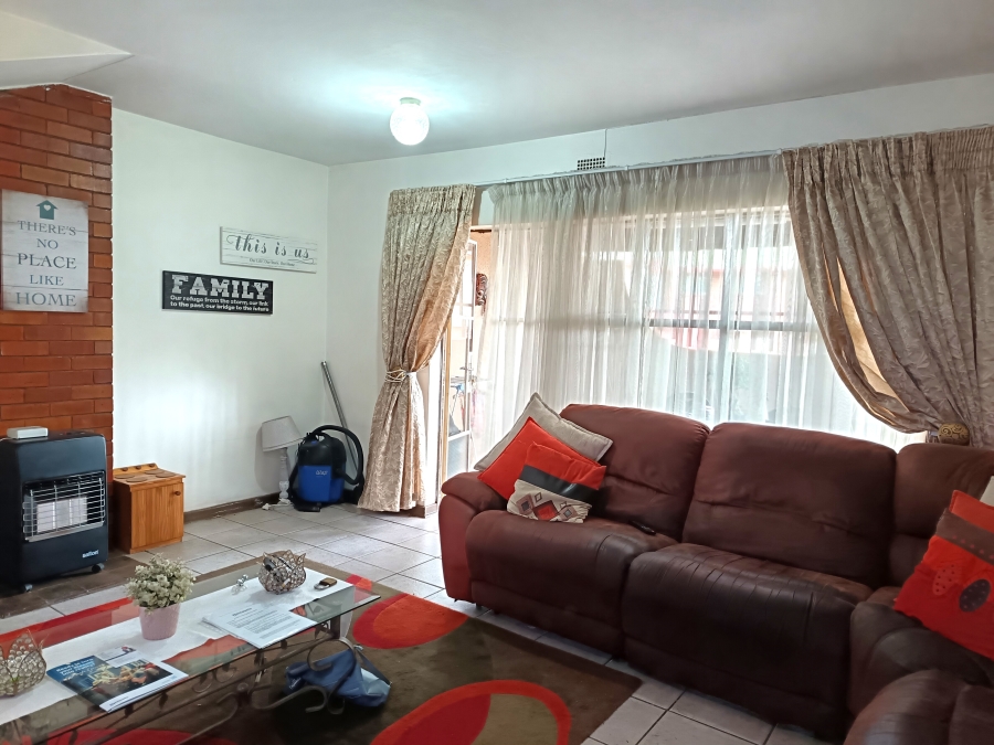 2 Bedroom Property for Sale in East Geduld Gauteng