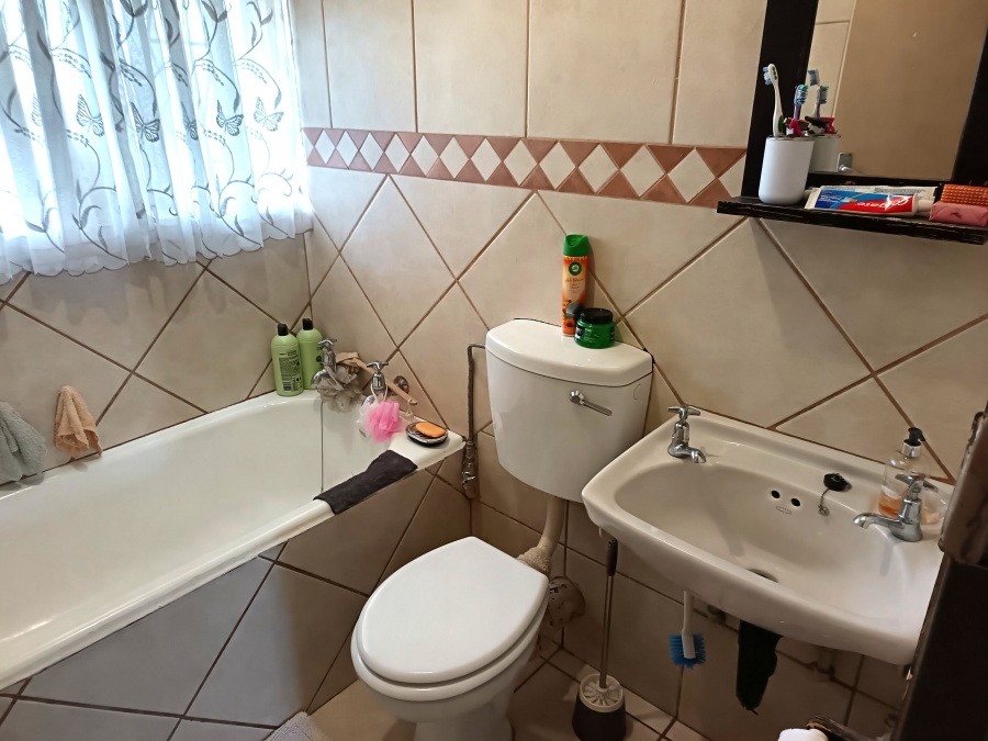2 Bedroom Property for Sale in East Geduld Gauteng