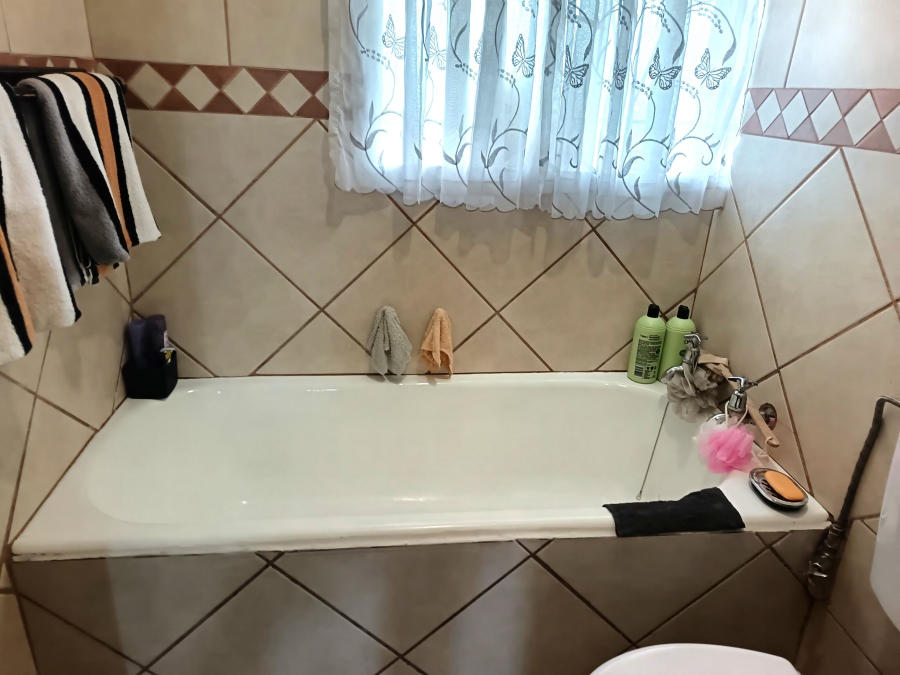 2 Bedroom Property for Sale in East Geduld Gauteng