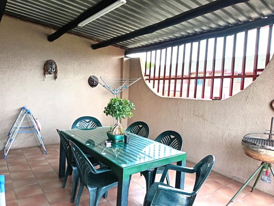 2 Bedroom Property for Sale in East Geduld Gauteng