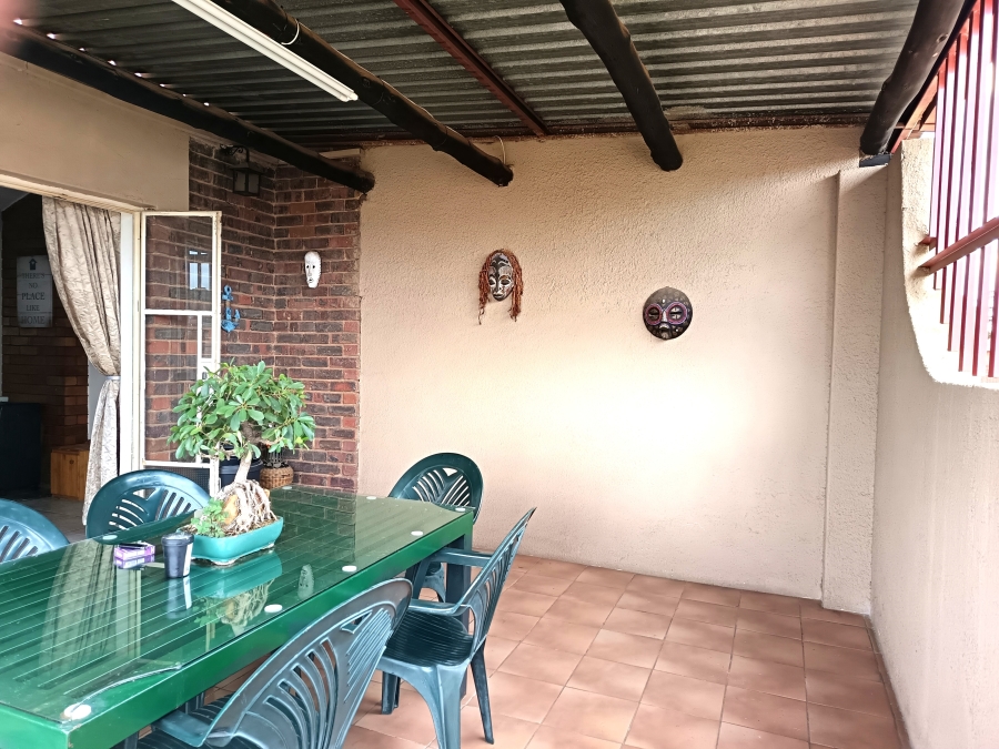 2 Bedroom Property for Sale in East Geduld Gauteng
