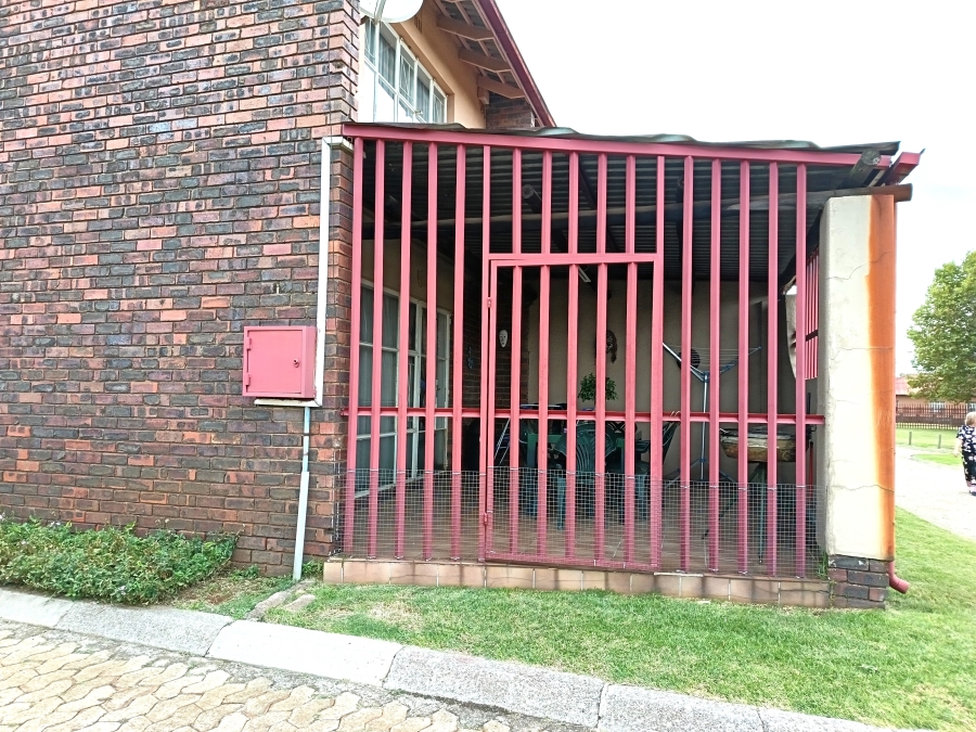 2 Bedroom Property for Sale in East Geduld Gauteng