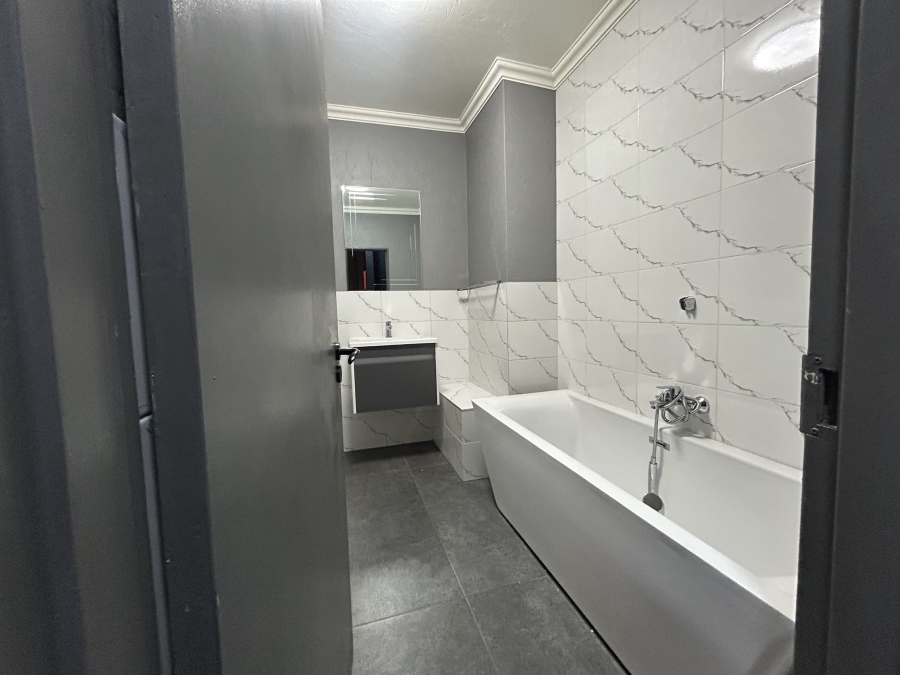 To Let 2 Bedroom Property for Rent in Northcliff Gauteng