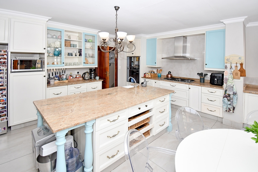 4 Bedroom Property for Sale in Savoy Estate Gauteng