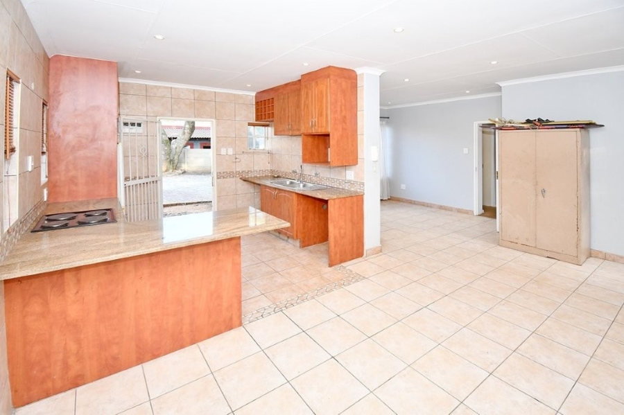 To Let 4 Bedroom Property for Rent in Sandringham Gauteng