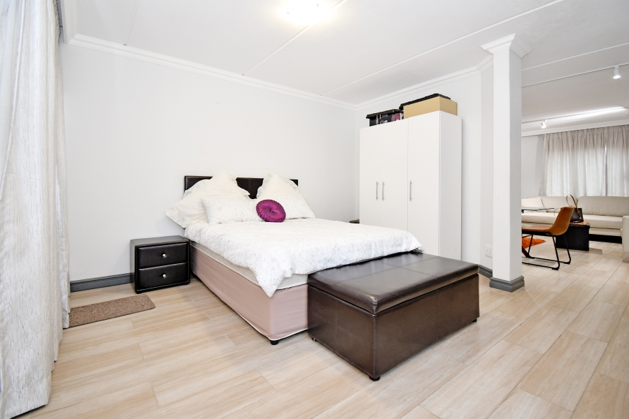 1 Bedroom Property for Sale in Morningside Gauteng