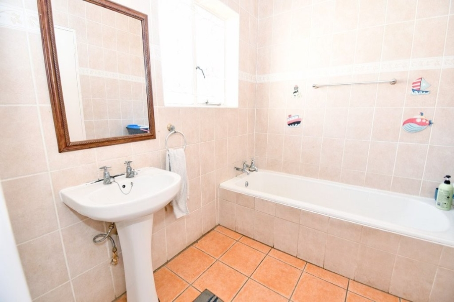 To Let 3 Bedroom Property for Rent in Sydenham Gauteng