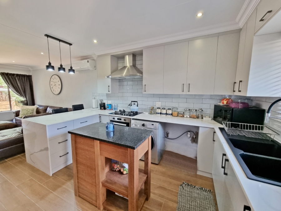 2 Bedroom Property for Sale in Amberfield Gauteng